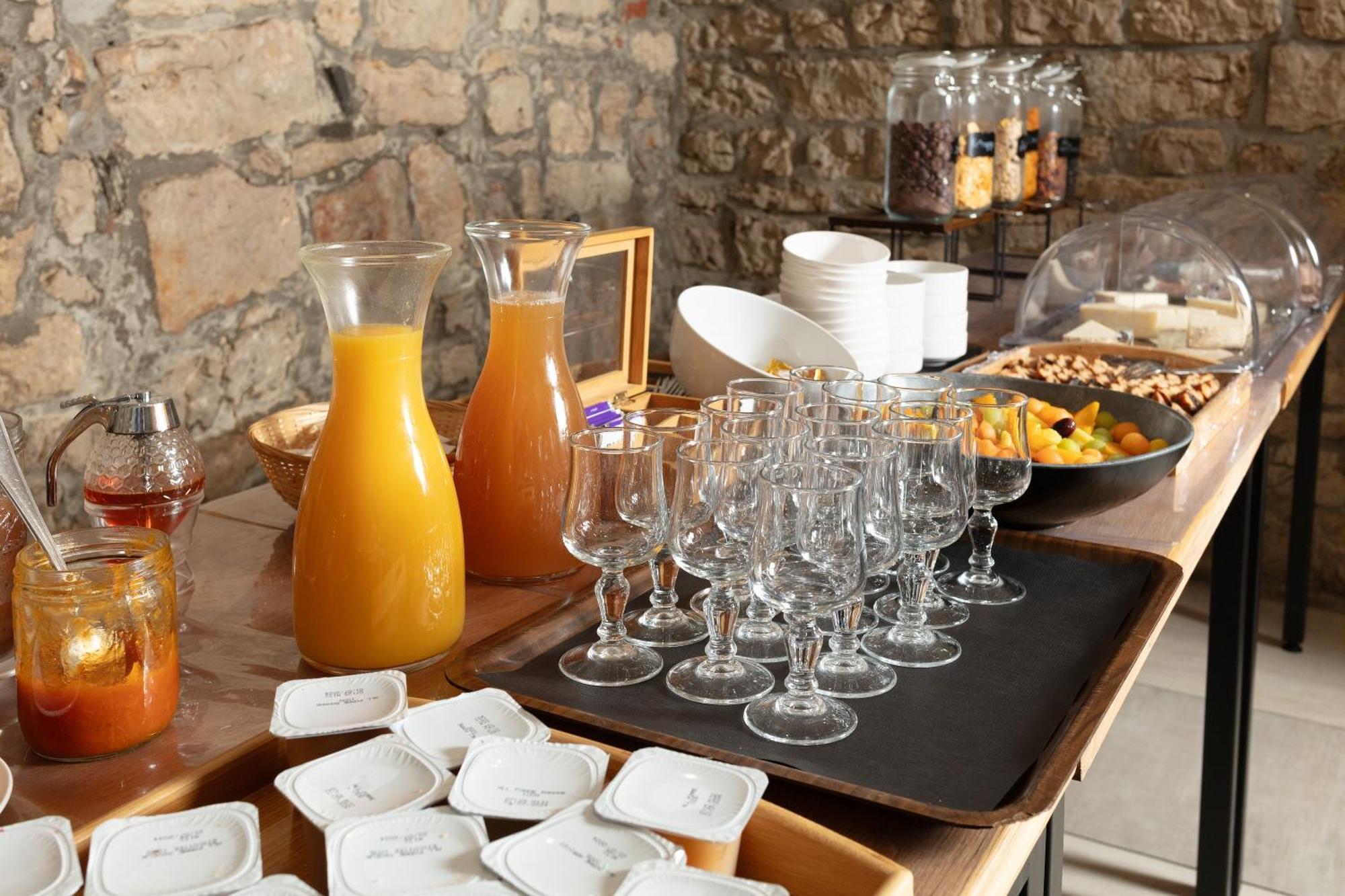 Logis Hotel Restaurant Family & Spa Meyrueis Exterior foto