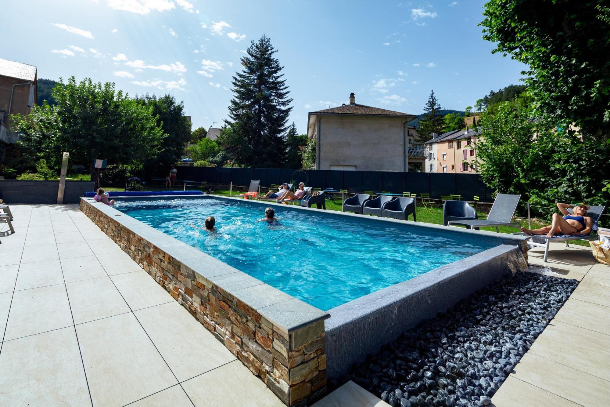 Logis Hotel Restaurant Family & Spa Meyrueis Exterior foto